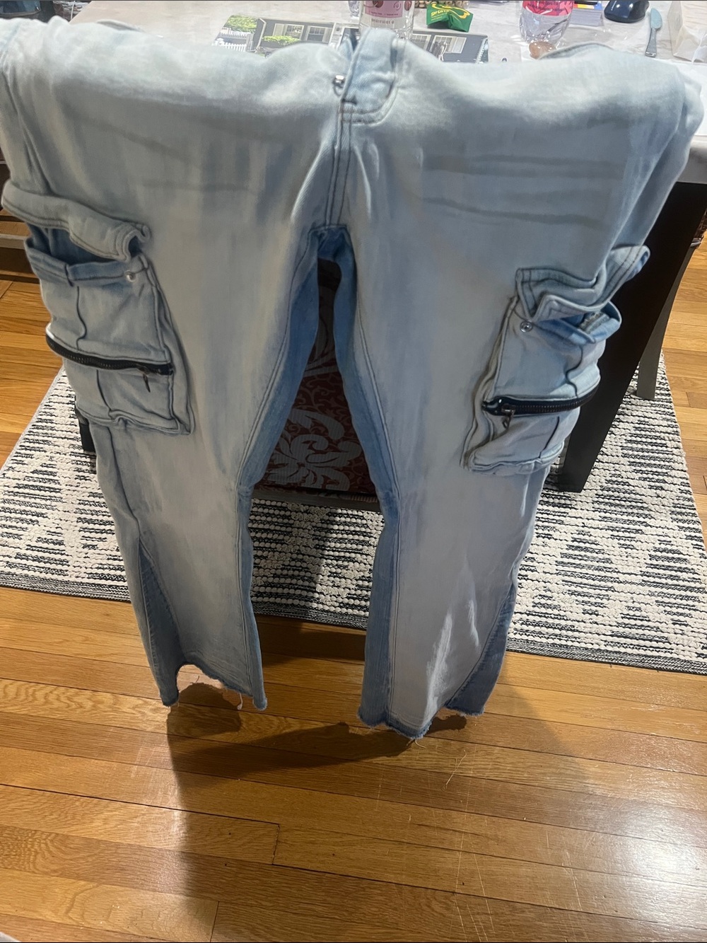 Men’s Light Wash Cargo Denim Jeans with Zip Pockets